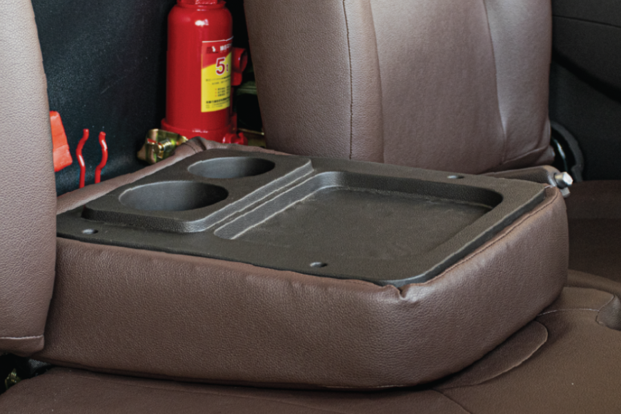 Ghế giữa gập xuống thành khay đựng đồ