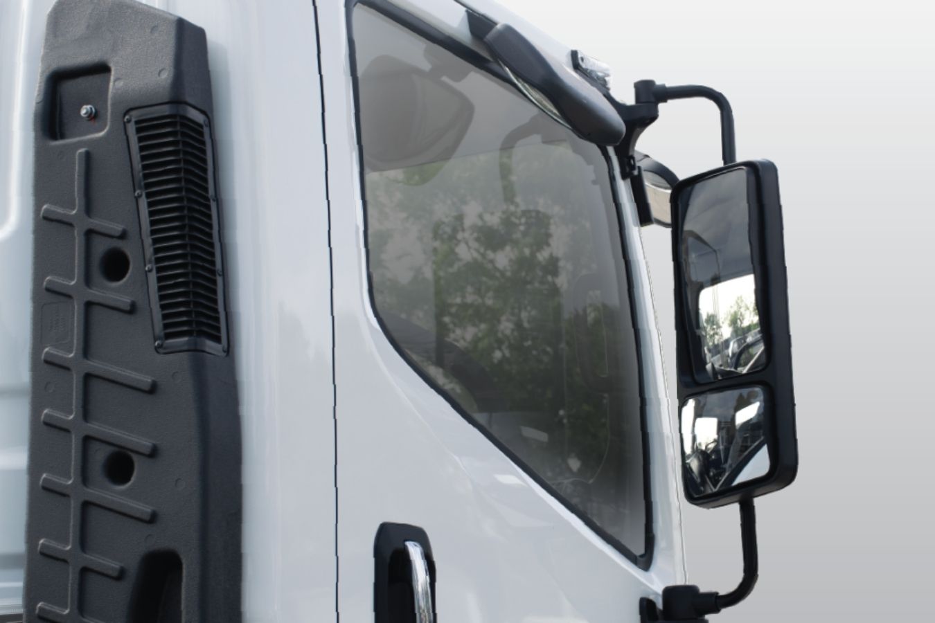 Gương chiếu hậu rộng, tích hợp gương cầu đa vị trí