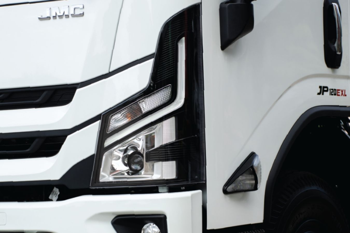 Đèn pha công nghệ Hawk-Eye