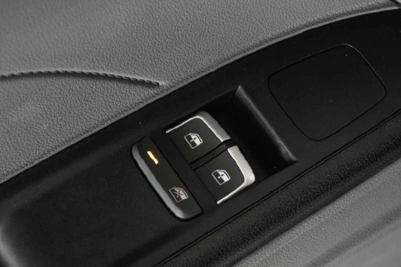 Khóa cửa trung tâm