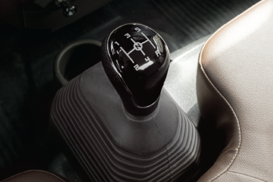 Cần số sàn 5 tiến 1 lùi